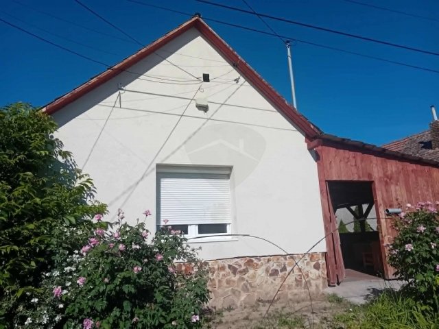 Eladó családi ház, Apcon 17 M Ft, 2 szobás