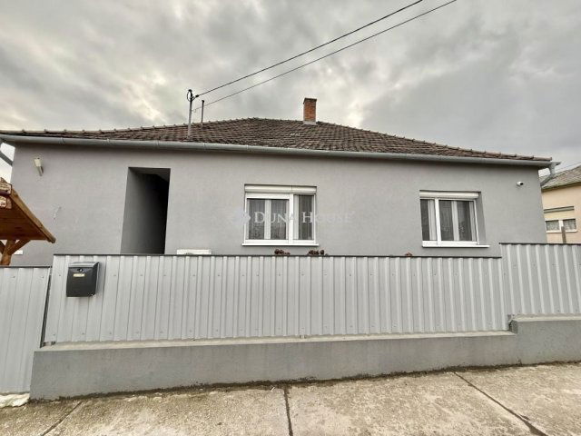 Eladó családi ház, Villányban 119.9 M Ft, 4 szobás