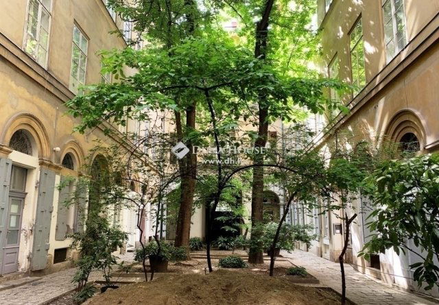 Eladó téglalakás, Budapesten, V. kerületben 97 M Ft, 2 szobás