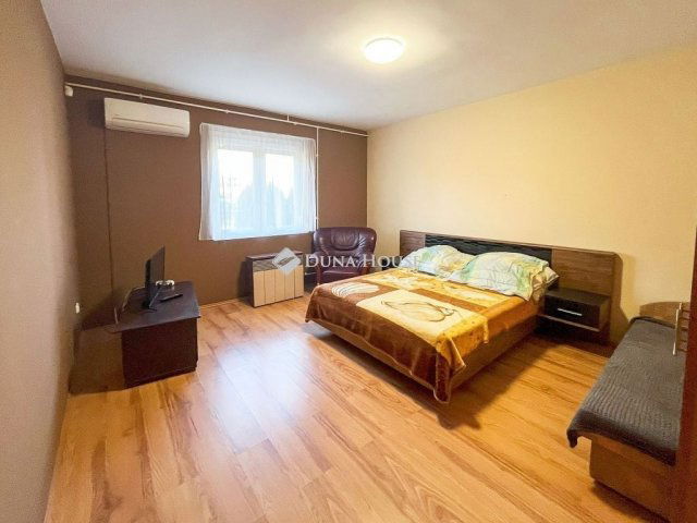 Eladó ikerház, Siófokon 95 M Ft, 6 szobás / költözzbe.hu