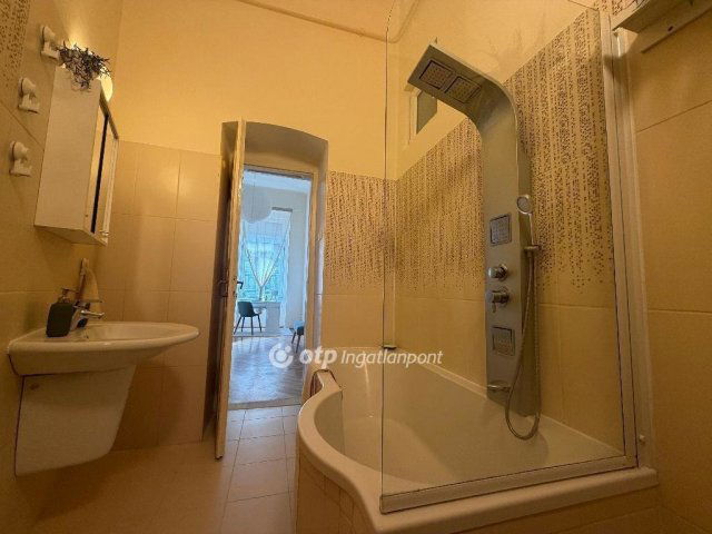 Eladó téglalakás, Budapesten, VIII. kerületben 112 M Ft