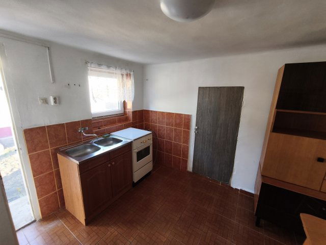 Eladó családi ház, Biriben 17.5 M Ft, 2 szobás