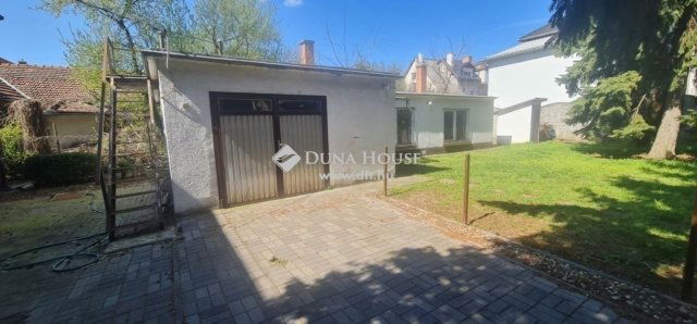 Eladó családi ház, Vecsésen 119.9 M Ft, 5 szobás