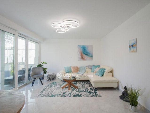 Eladó téglalakás, Balatonfűzfőn 97.9 M Ft, 2 szobás