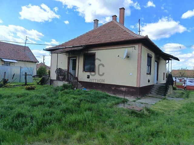Eladó családi ház, Zsákán 15 M Ft, 3 szobás