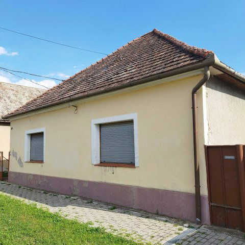 Eladó családi ház, Véménden 26.9 M Ft, 6 szobás