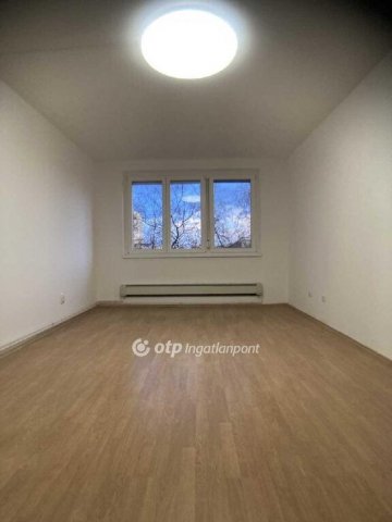 Eladó panellakás, Budapesten, III. kerületben 61.9 M Ft, 2 szobás