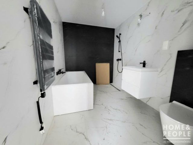 Eladó téglalakás, Szegeden 75.49 M Ft, 1+1 szobás