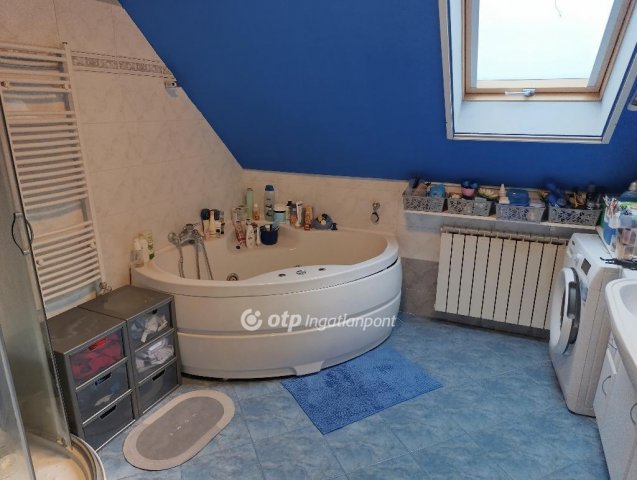 Eladó téglalakás, Kecskeméten 93 M Ft, 3 szobás