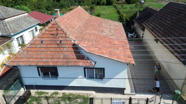 Eladó családi ház, Zsámbokon 35 M Ft, 4 szobás