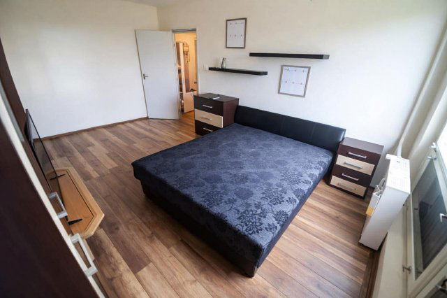 Eladó panellakás, Komlón 24.9 M Ft, 1+1 szobás