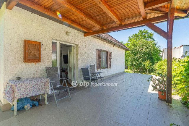 Eladó nyaraló, Gárdonyban 60 M Ft, 1+3 szobás