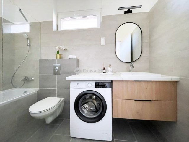 Eladó téglalakás, Budapesten, III. kerületben 138.6 M Ft