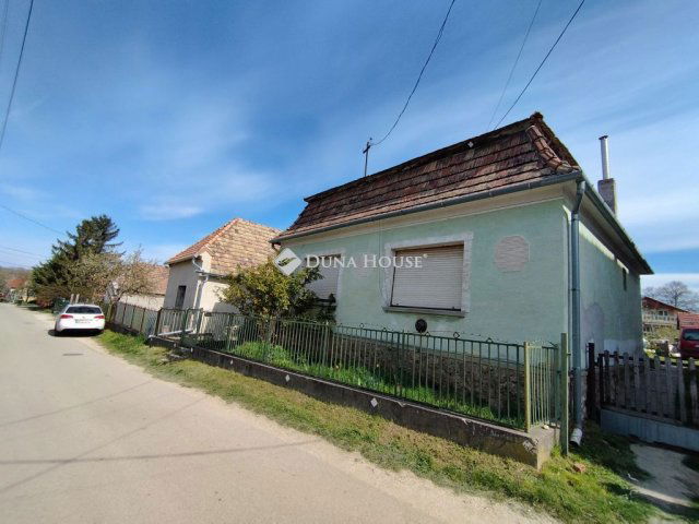 Eladó családi ház, Neszmélyen 29.99 M Ft, 2 szobás