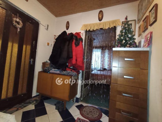 Eladó családi ház, Taron 18 M Ft, 4 szobás