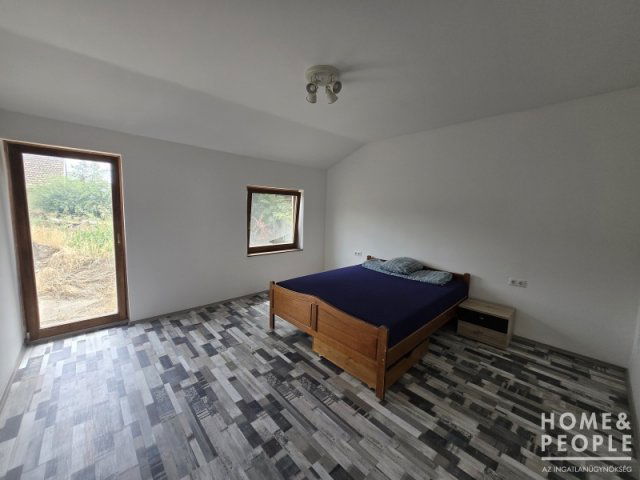 Eladó családi ház, Röszkén 91.99 M Ft, 10+6 szobás