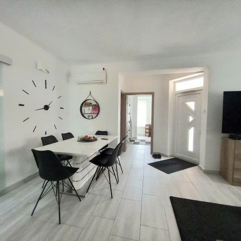 Eladó családi ház, Balatonfenyvesen 119 M Ft, 5 szobás