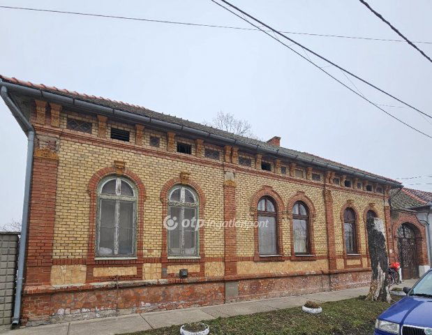 Eladó téglalakás, Kunszentmártonban 9.999 M Ft, 2 szobás