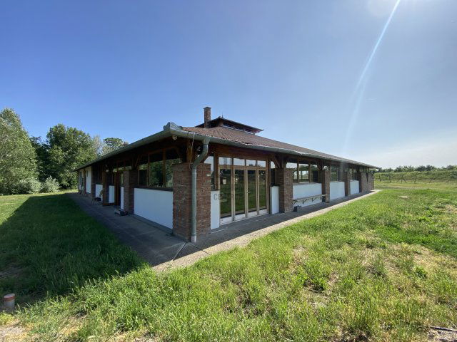 Eladó üzlethelyiség, Jászalsószentgyörgyon 350 M Ft