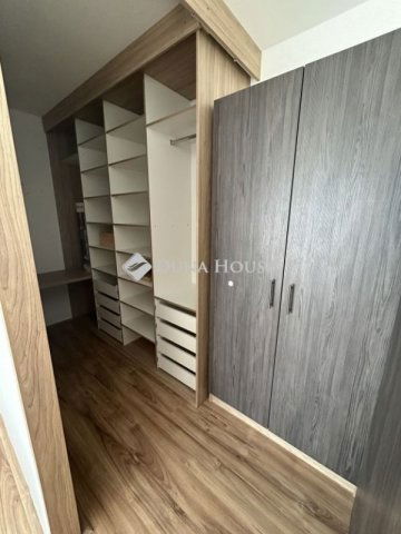 Eladó panellakás, Pécsett 56.9 M Ft, 3 szobás