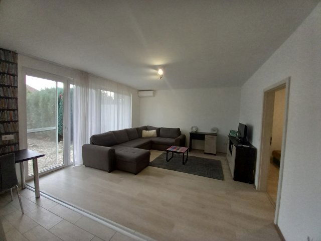 Kiadó téglalakás, albérlet, Pécsett, Szigeti úton, 1 szobás