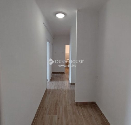 Eladó téglalakás, Tatabányán 26.9 M Ft, 2 szobás