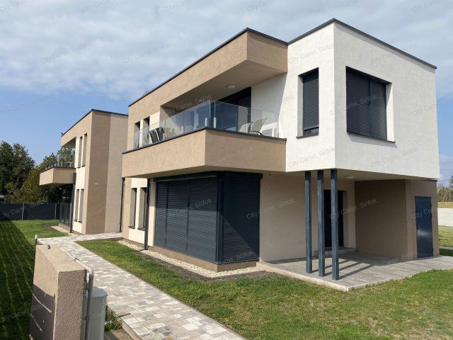 Eladó téglalakás, Balatonfenyvesen 81.9 M Ft, 3 szobás