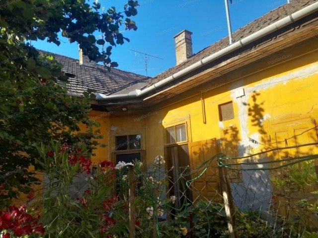 Eladó családi ház, Kecskeméten 90 M Ft, 5 szobás
