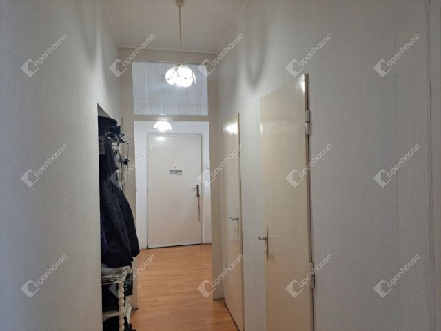 Eladó téglalakás, Győrött 55 M Ft, 3 szobás