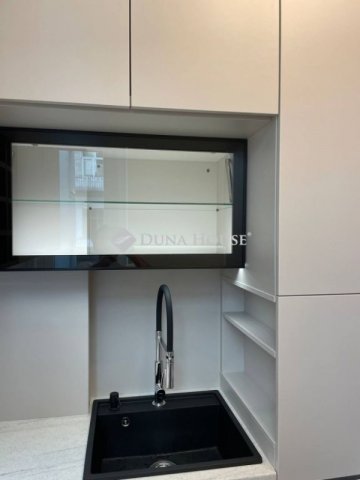 Eladó téglalakás, Budapesten, VII. kerületben 110.9 M Ft