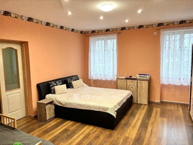 Eladó téglalakás, Pakson 59.9 M Ft, 2 szobás