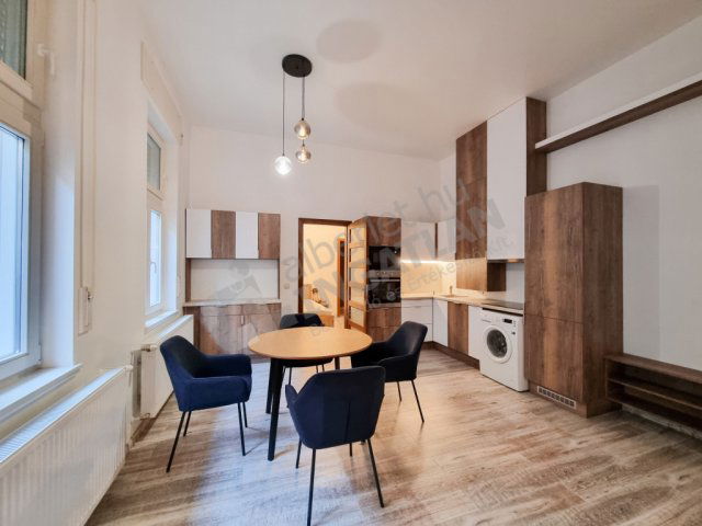 Kiadó téglalakás, albérlet, V. kerületben, Papnövelde utcában