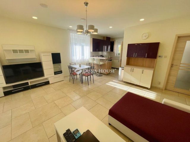 Eladó családi ház, Szombathelyen 135 M Ft, 6 szobás