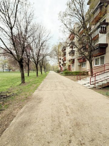 Eladó panellakás, Debrecenben 65.9 M Ft, 3 szobás