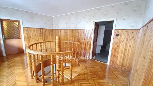 Eladó családi ház, Egerben 84.9 M Ft, 6 szobás