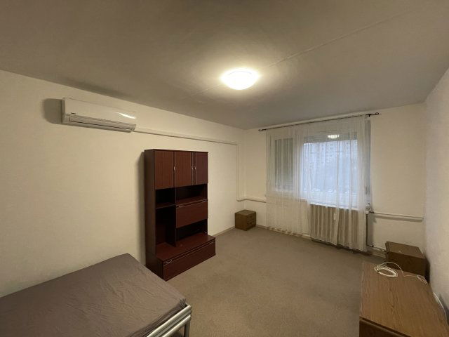 Eladó panellakás, Győrött 48 M Ft, 2 szobás