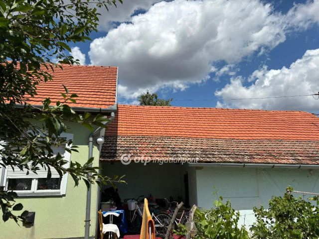 Eladó családi ház, Sárrétudvarin 26 M Ft, 2 szobás