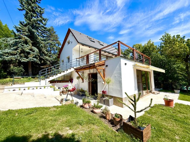 Eladó családi ház, Szentendrén 189.9 M Ft, 6 szobás