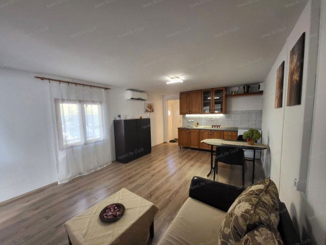 Eladó családi ház, Győrött 29.9 M Ft, 2 szobás