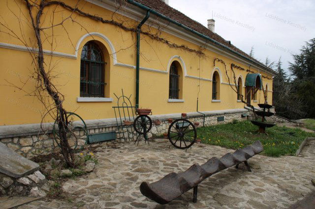 Eladó családi ház, Cserszegtomajon 178 M Ft, 8 szobás