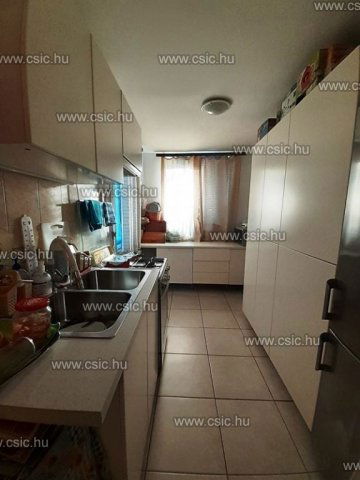 Eladó családi ház, Budapesten, III. kerületben 74.9 M Ft