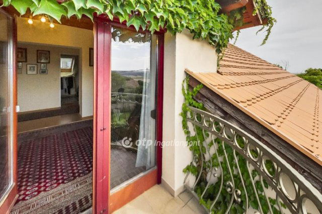 Eladó családi ház, Nadapon 239 M Ft, 5+1 szobás