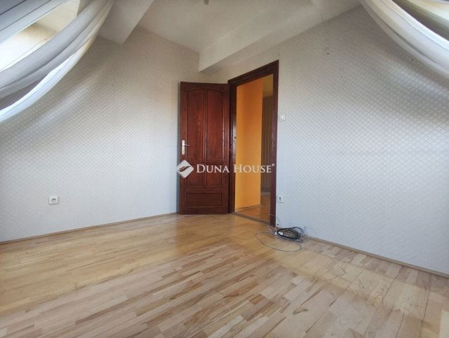 Eladó téglalakás, Székesfehérvárott 65 M Ft, 1+3 szobás