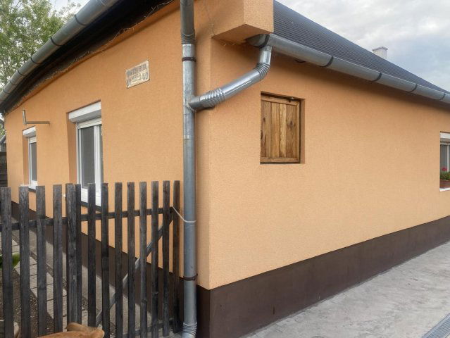 Eladó családi ház, Ácson 61 M Ft, 3 szobás