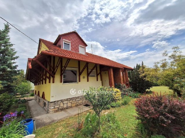 Eladó családi ház, Alsóörsön 139.7 M Ft, 5 szobás