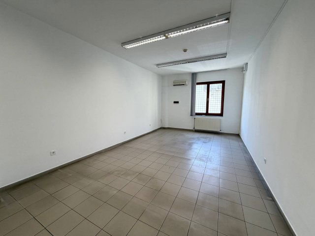 Kiadó üzlethelyiség, Pécsett 110 E Ft / hó, 1 szobás