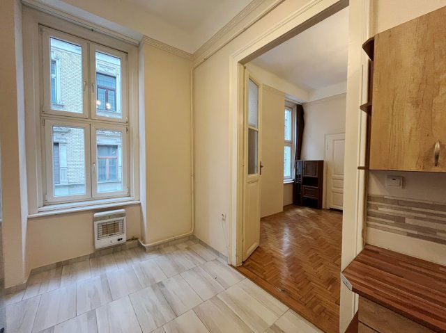 Eladó téglalakás, Budapesten, V. kerületben 79.9 M Ft, 1 szobás