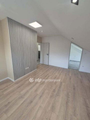 Eladó téglalakás, Pécsett 54.9 M Ft, 2+1 szobás