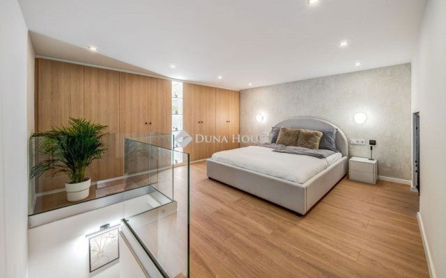 Eladó téglalakás, Budapesten, VI. kerületben 117.9 M Ft