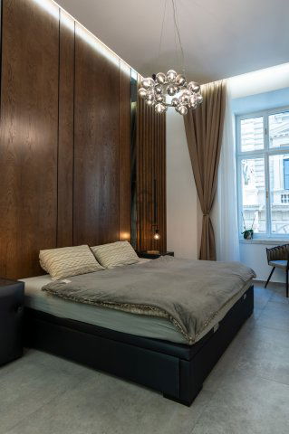 Eladó téglalakás, Budapesten, V. kerületben, Párizsi utcában